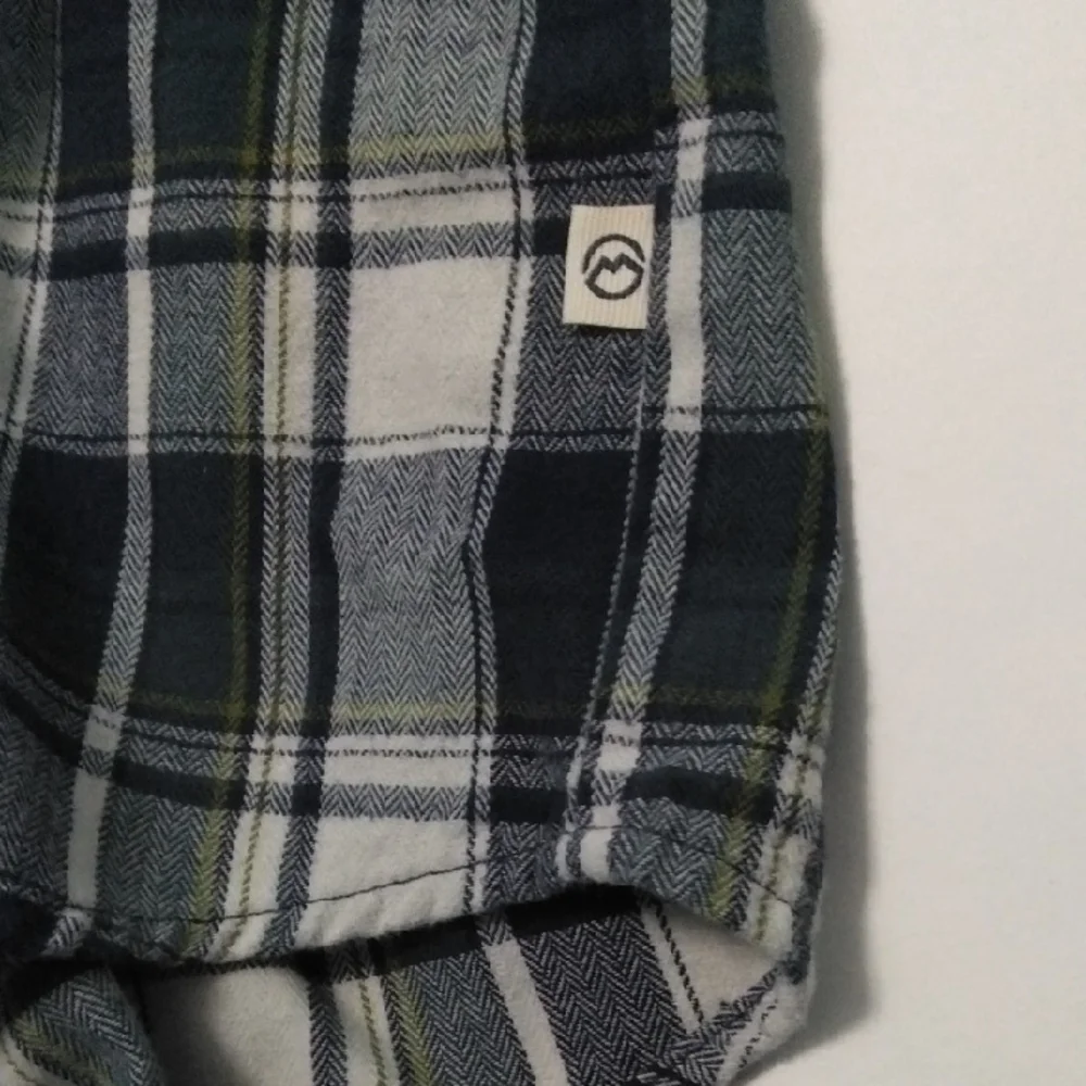 Magellan Hunt Gear Outdoors Men's Plaid Shirt -‎ Navy Blue And Green Stripped